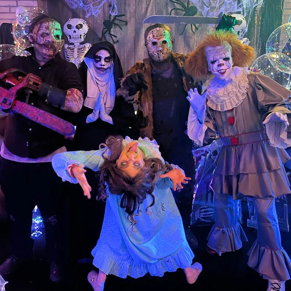 Personagens de Halloween causando na festa