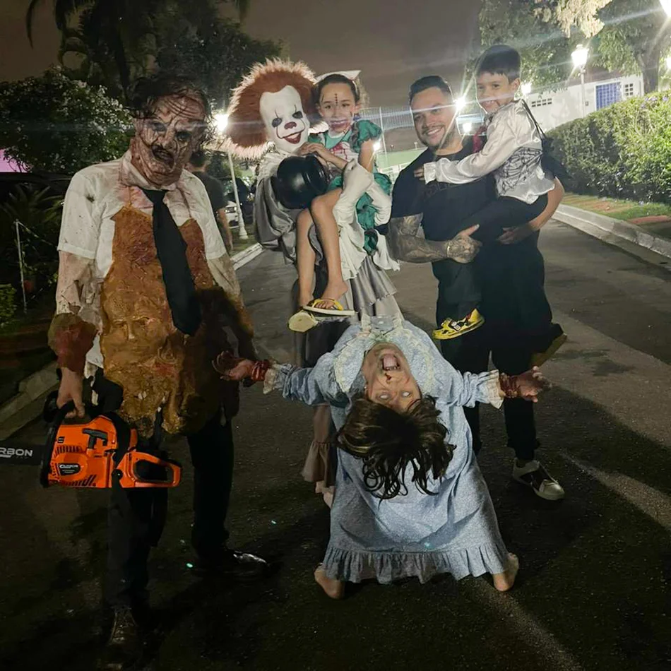 Personagens de terror causando na festa