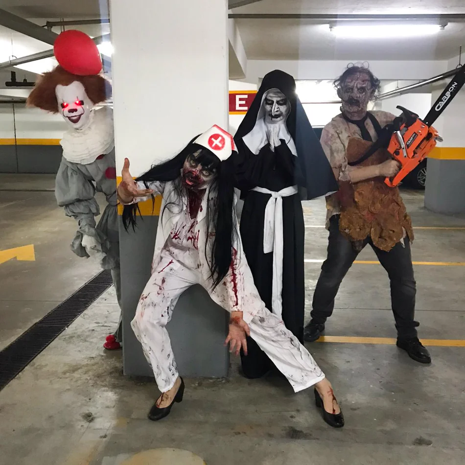 Personagens de terror causando na festa